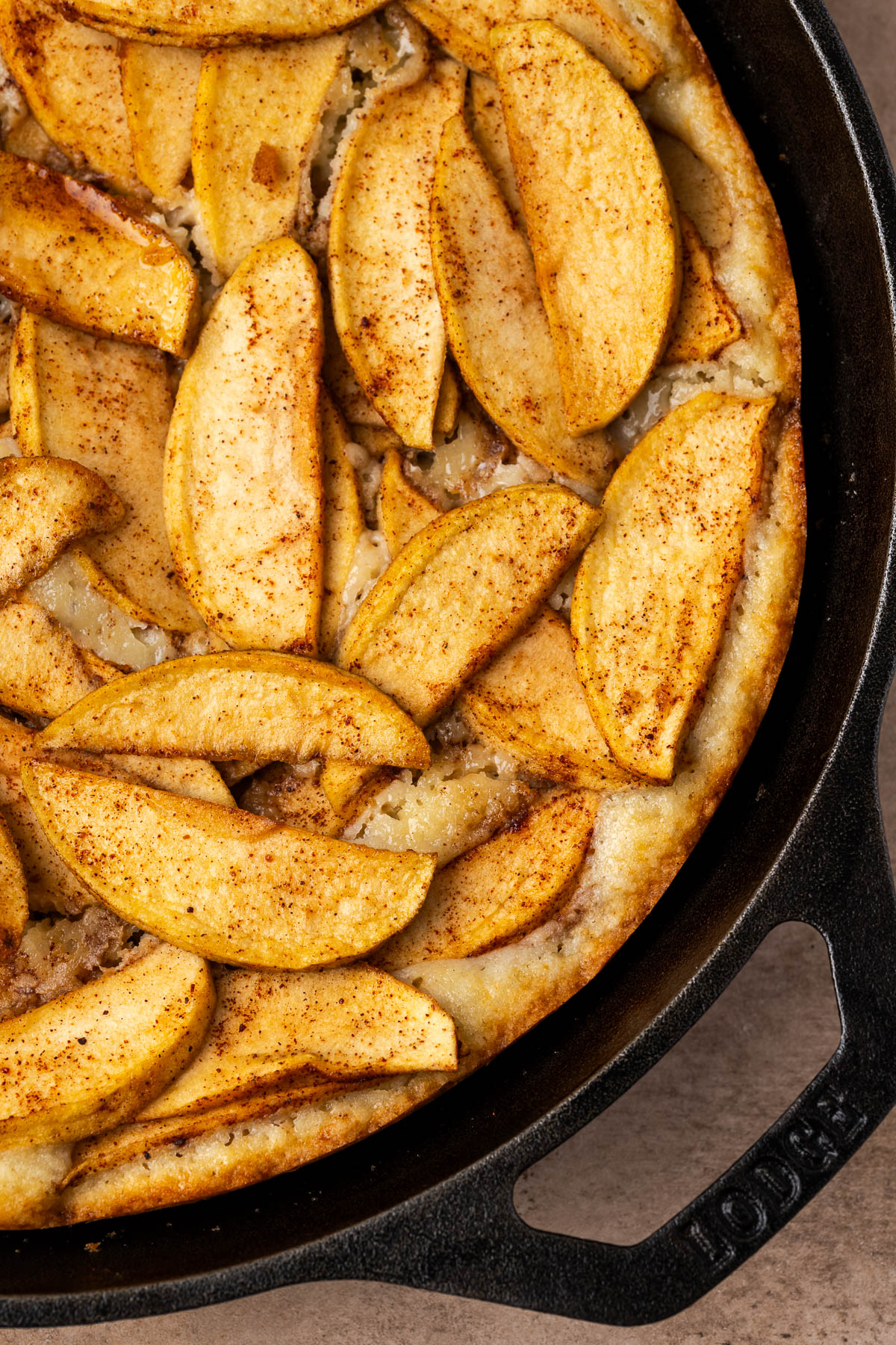 Boozy Apple Skillet Cake: Whiskey, Baileys & Crumbly Perfection